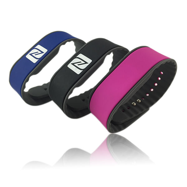 Toptag passive custom debossed embossed logo silicone wristband for identify