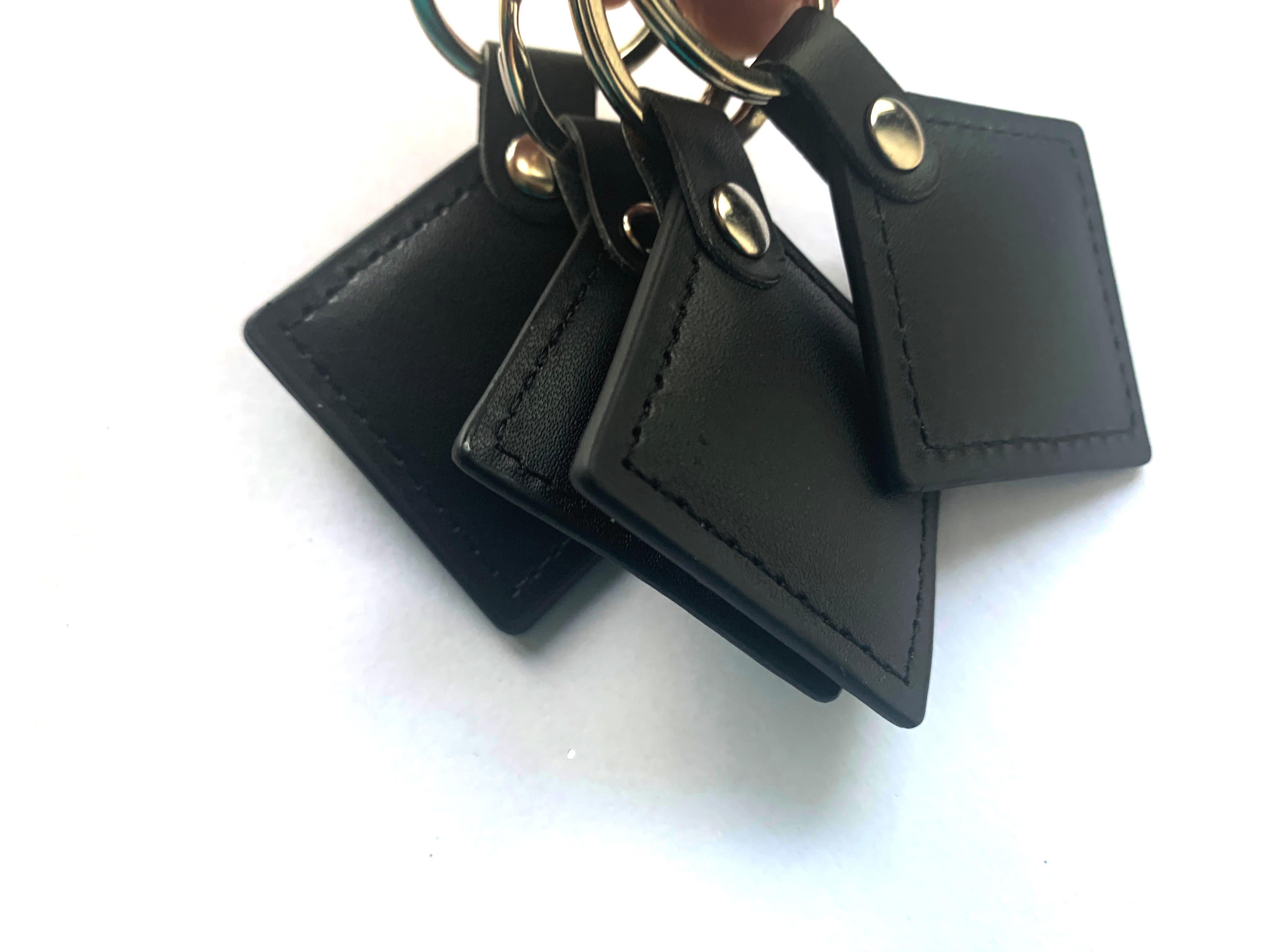 13.56Mhz Leather RFID Keyfob , Leather NFC Keychain Staff Card for Access Control